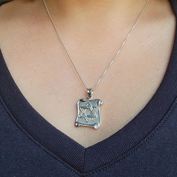 New Solid 925 Sterling Silver Torah Scroll Star of David Necklace - Picture 4 of 9